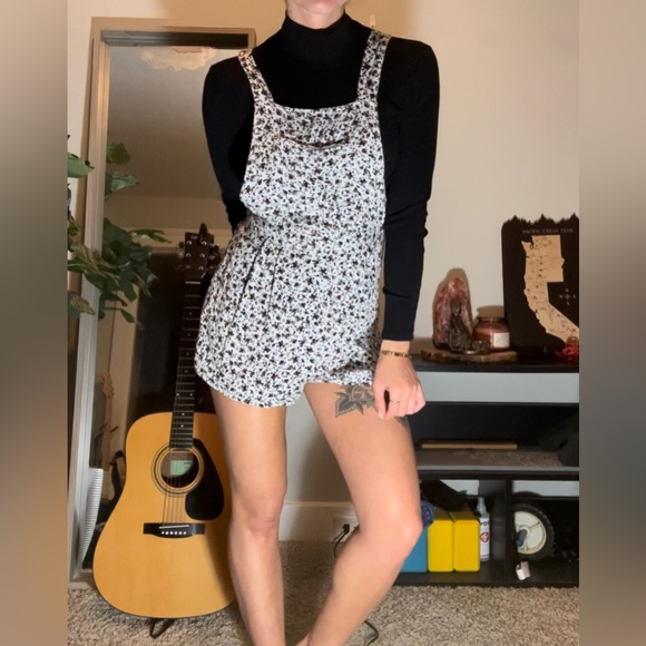 🔹3/20 New Look UK | Floral print Overall Shorts 🌸 - Picture 1 of 5